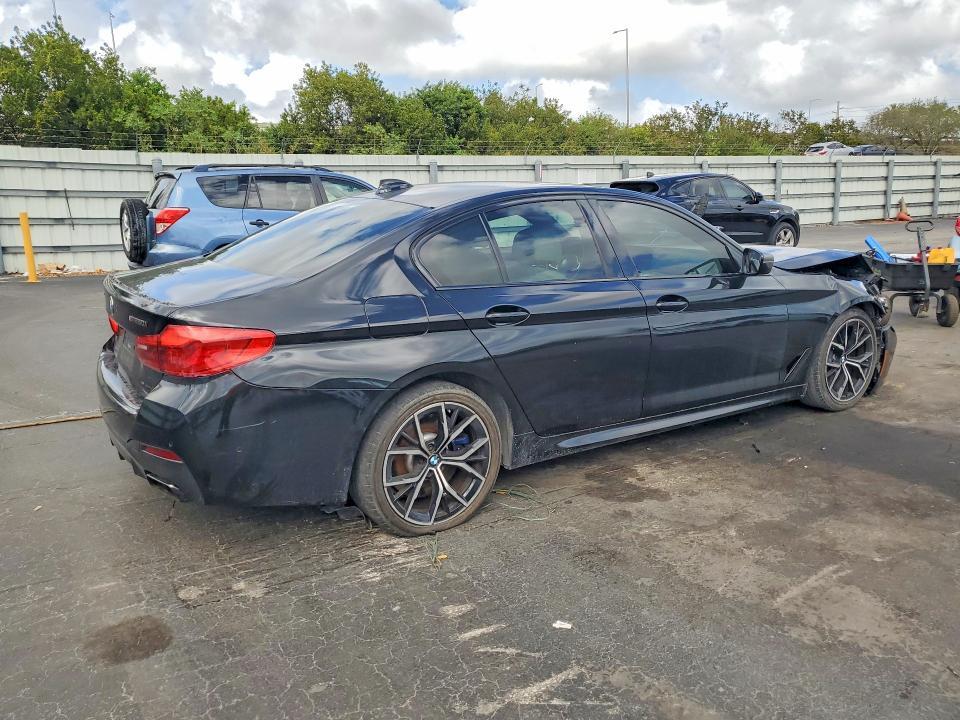 2021 BMW M550XI — Фото 3 из 12