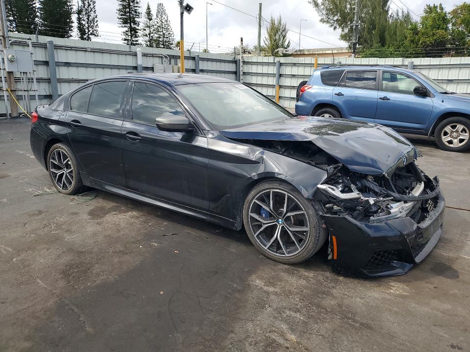 2021 BMW M550XI — Фото 4 из 12