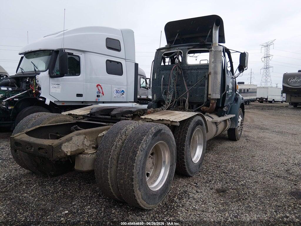 2FWJA3CV37AZ17099 2007 STERLING TRUCK AT photo no. 4