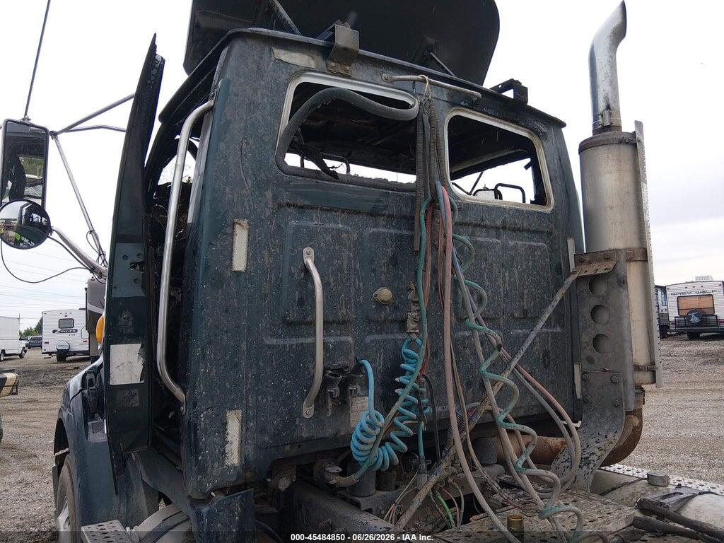2FWJA3CV37AZ17099 2007 STERLING TRUCK AT photo no. 8