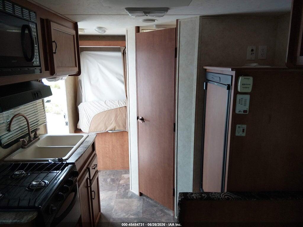 5ZT2CXDC7DA002808 2013 FOREST RIVER COACHMEN APEX TRAVEL TRAILER photo no. 8