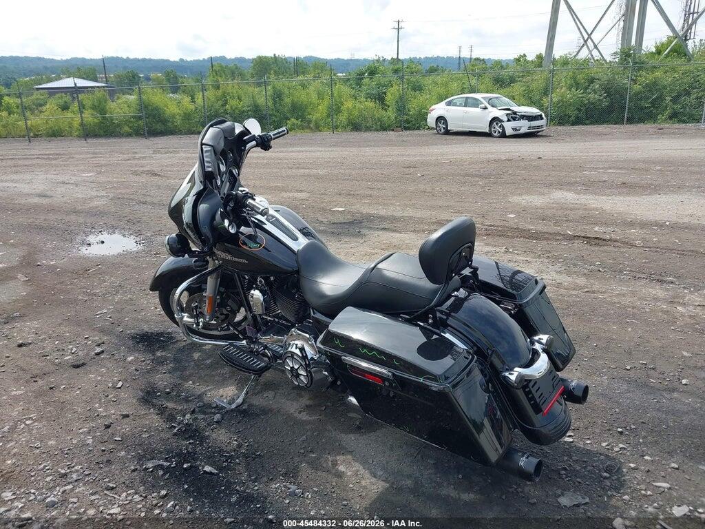 1HD1KBM18CB692321 2012 HARLEY-DAVIDSON FLHX photo no. 3