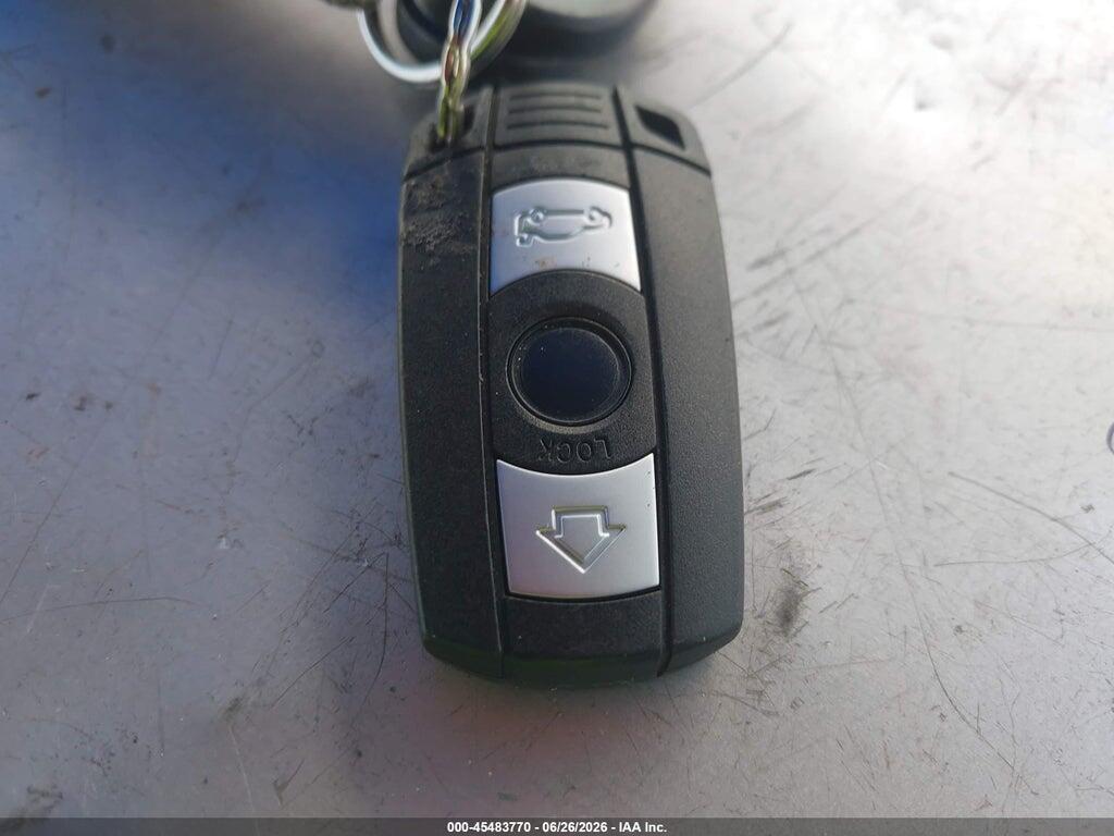 WBAPH7G52ANM51417 2010 BMW 328I photo no. 11