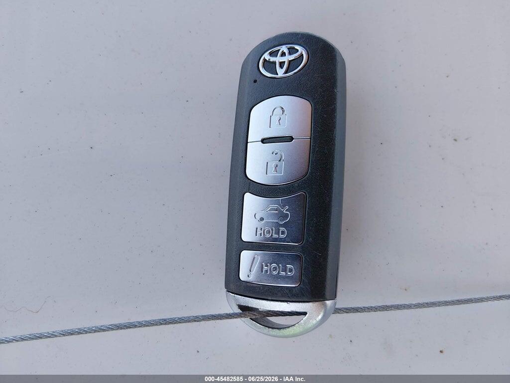 3MYDLBYV7JY314404 2018 TOYOTA YARIS IA photo no. 11