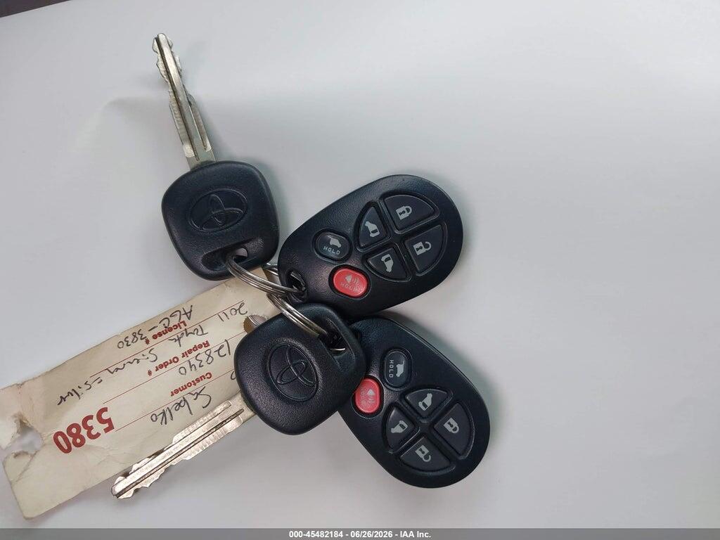 5TDYK3DC6BS152853 2011 TOYOTA SIENNA photo no. 11