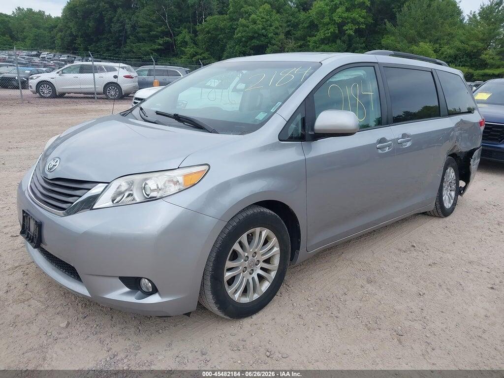 5TDYK3DC6BS152853 2011 TOYOTA SIENNA photo no. 2