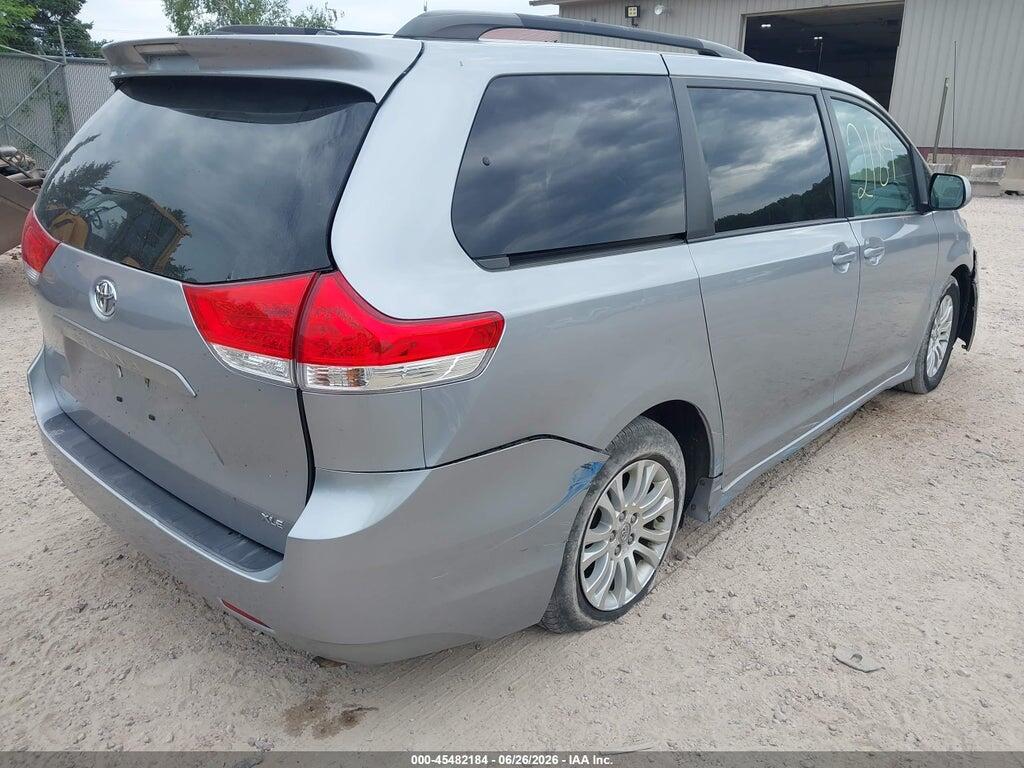 5TDYK3DC6BS152853 2011 TOYOTA SIENNA photo no. 4