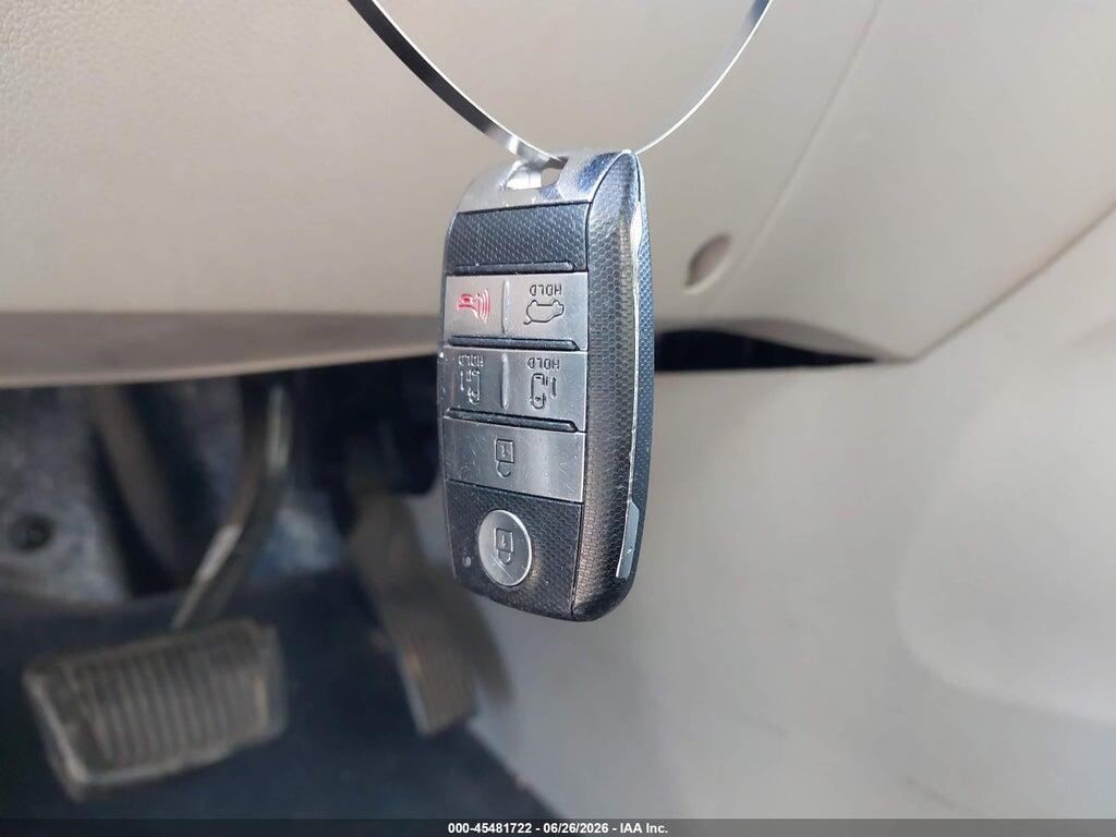 KNDMB5C19H6333089 2017 KIA SEDONA photo no. 11