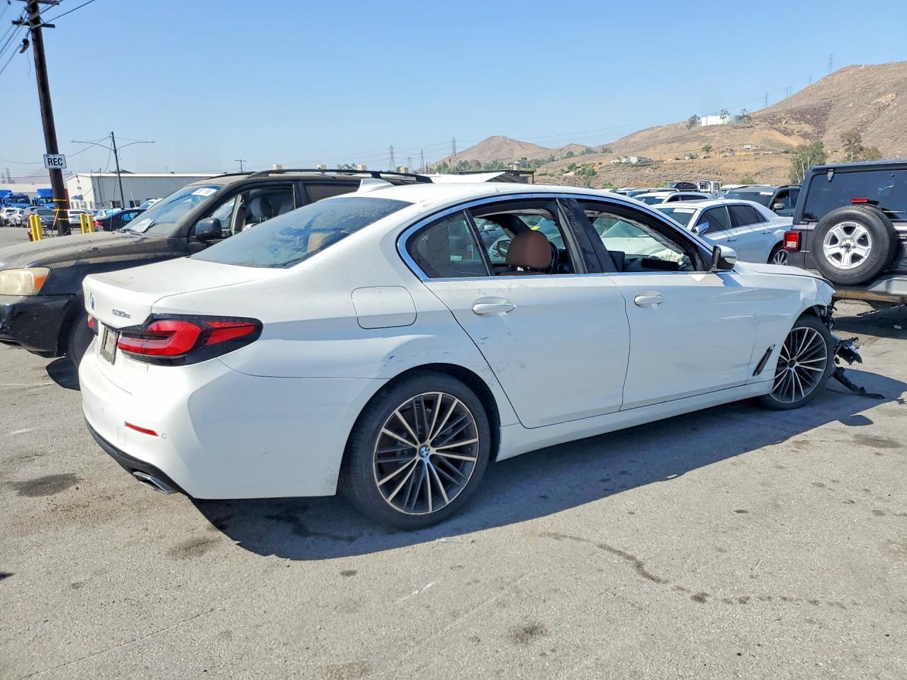 2021 BMW 530E — Фото 3 из 12