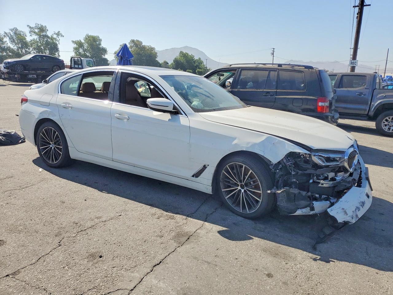 2021 BMW 530E — Фото 4 из 12