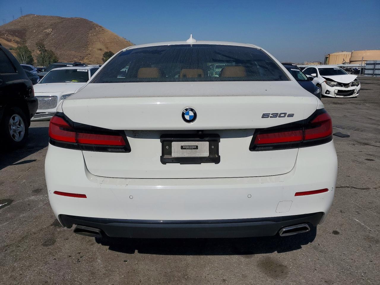 2021 BMW 530E — Фото 6 из 12