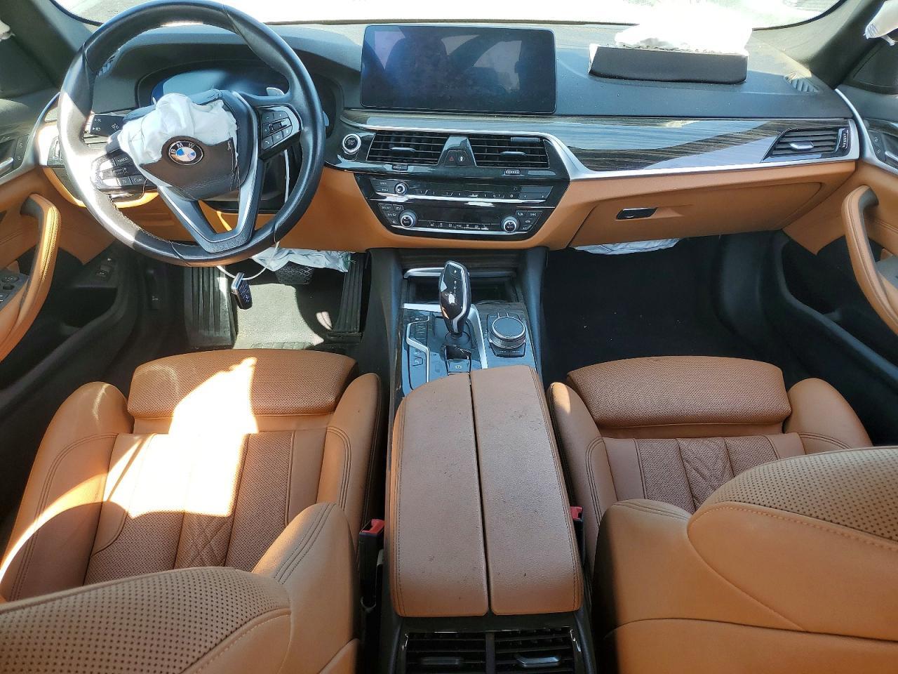 2021 BMW 530E — Фото 8 из 12