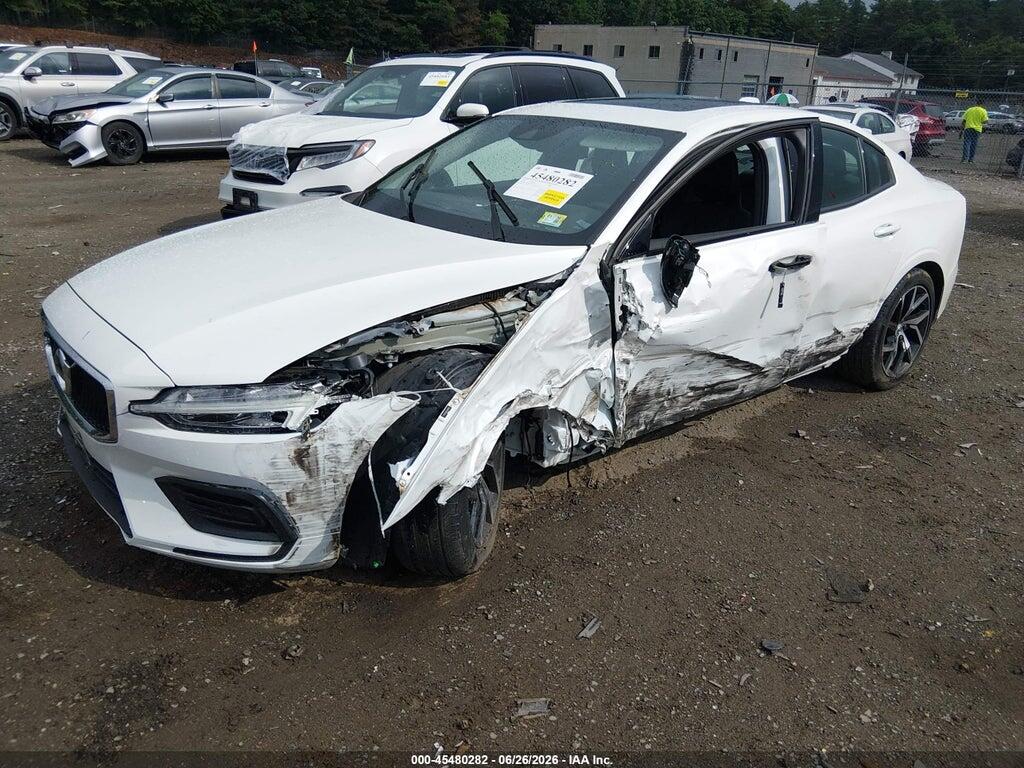 7JRA22TK8LG046910 2020 VOLVO S60 photo no. 2