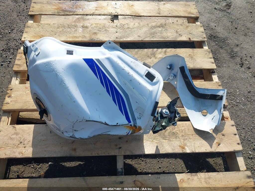 JS1DM11B8J2100424 2018 SUZUKI GSX-R1000 photo no. 12