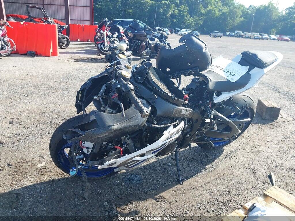 JS1DM11B8J2100424 2018 SUZUKI GSX-R1000 photo no. 2