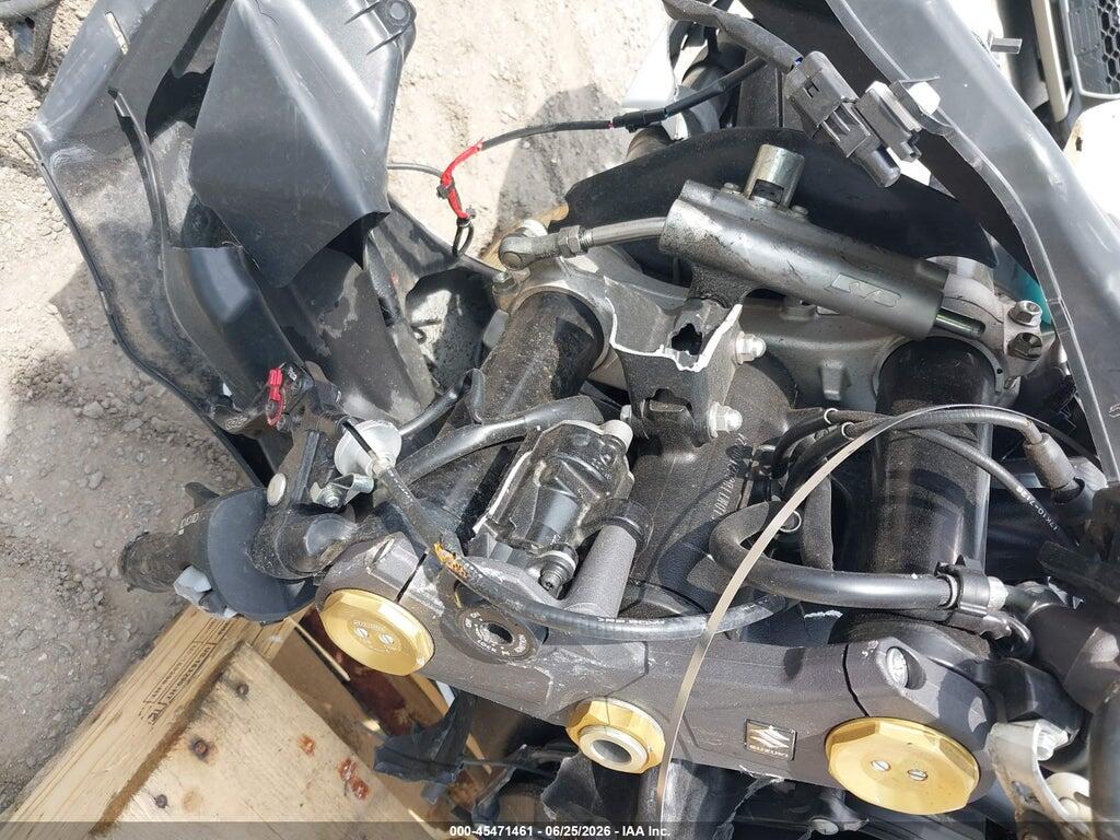 JS1DM11B8J2100424 2018 SUZUKI GSX-R1000 photo no. 7