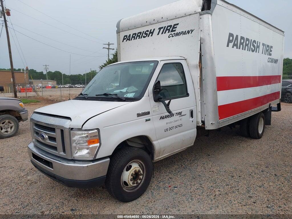 1FDWE3F60KDC65176 2019 FORD E-350 CUTAWAY photo no. 2