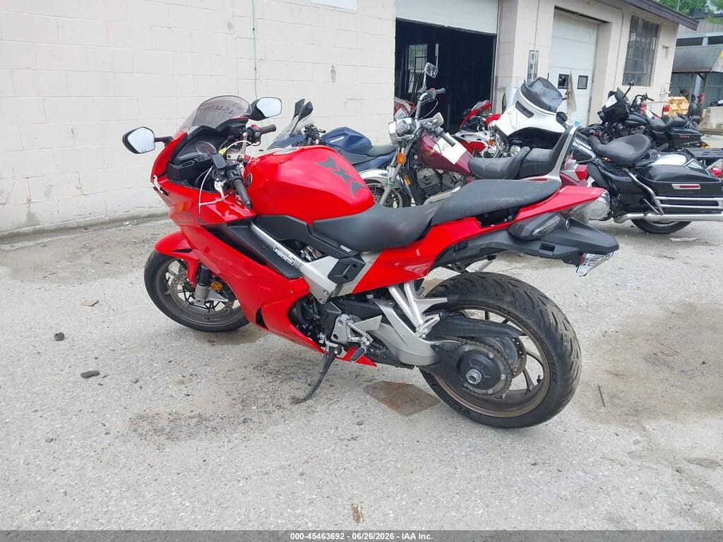 JH2RC7955EK000035 2014 HONDA VFR800 photo no. 3