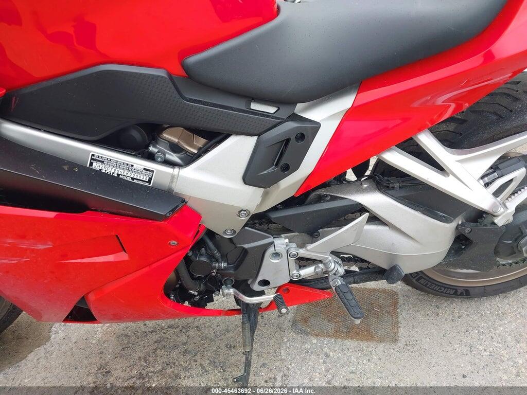 JH2RC7955EK000035 2014 HONDA VFR800 photo no. 9