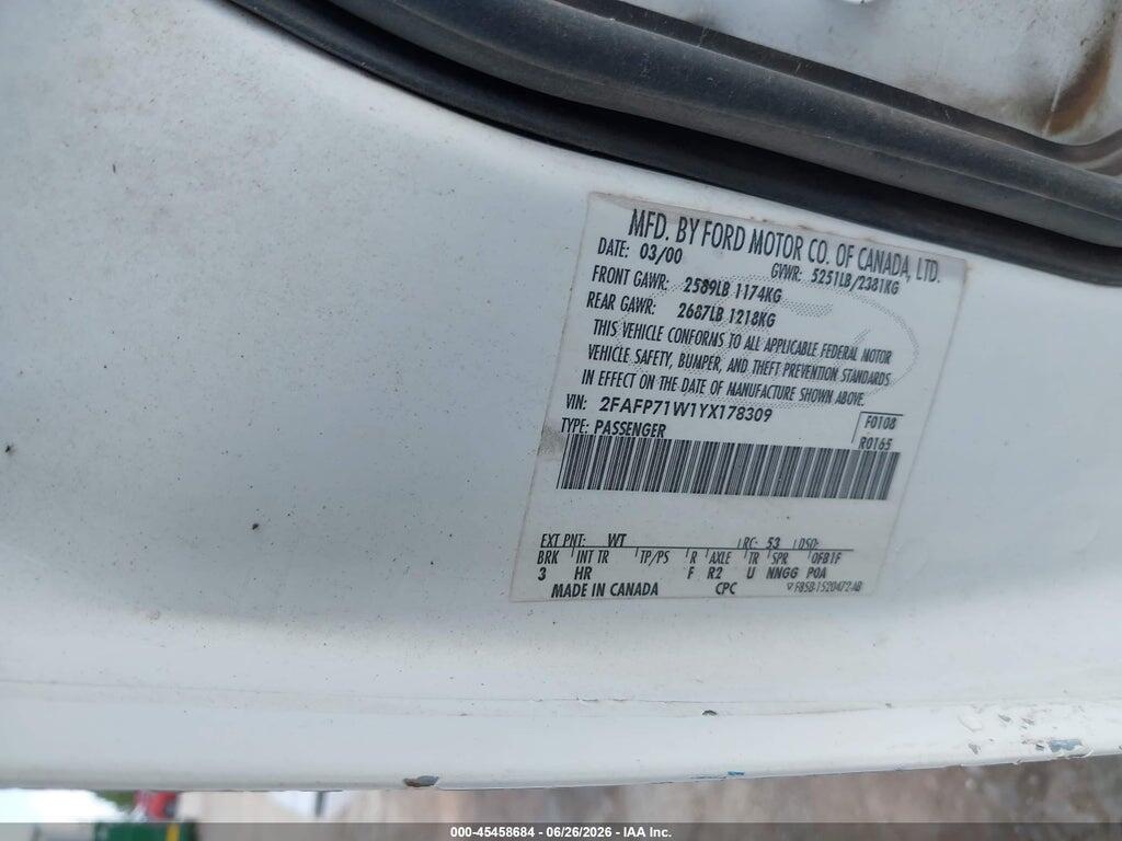 2FAFP71W1YX178309 2000 FORD CROWN VICTORIA photo no. 9