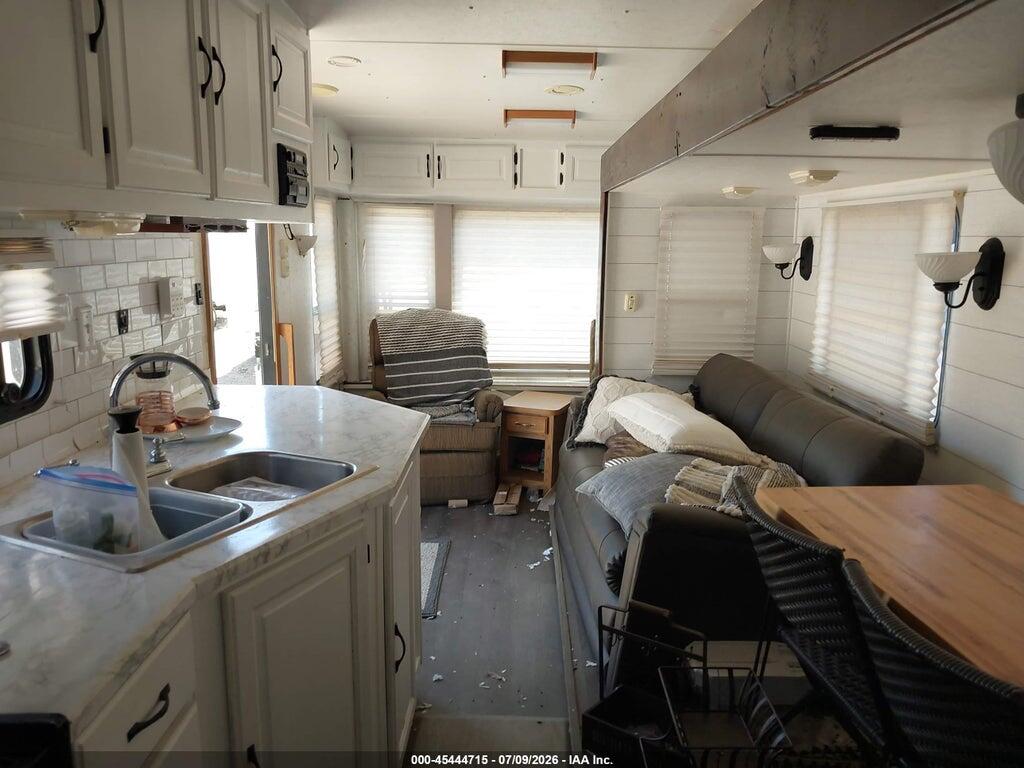16F62C4R8W1013290 1998 CARRI-LITE 5TH WHEEL photo no. 5