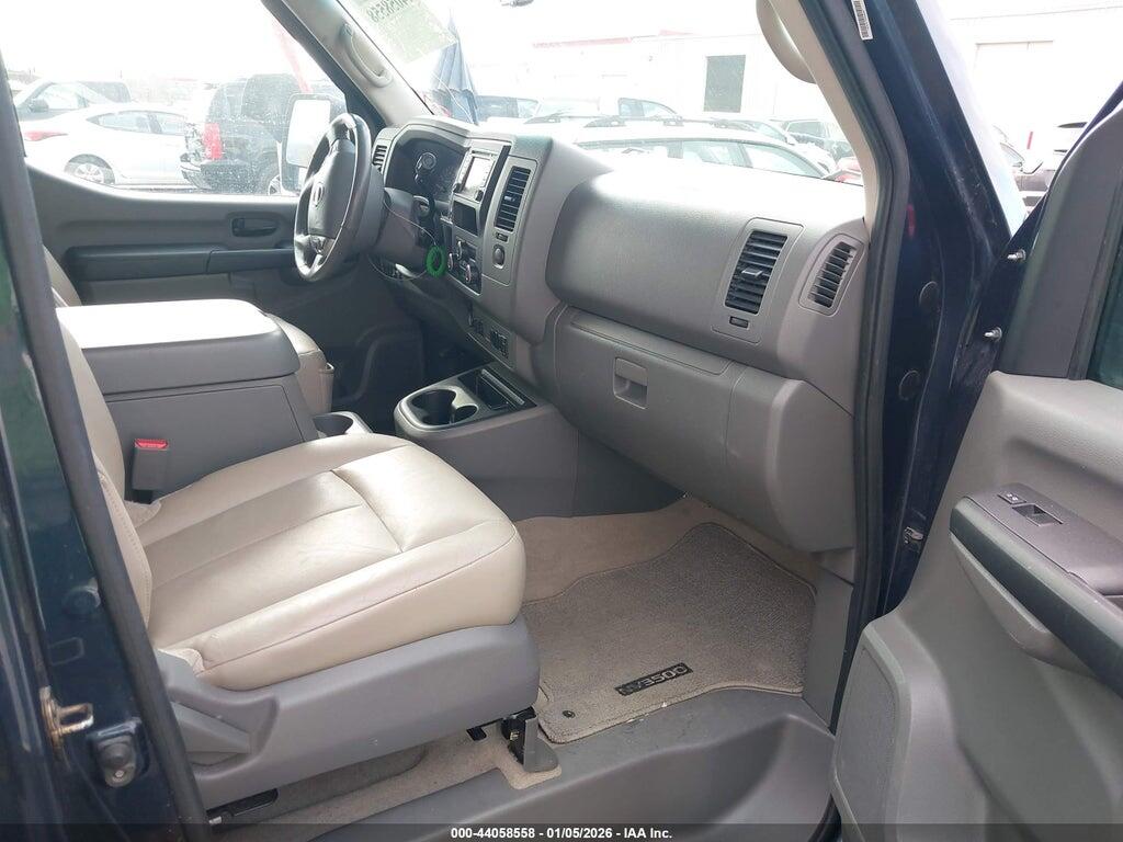 5BZAF0AA5HN851901 2017 NISSAN NV PASSENGER NV3500 HD photo no. 5