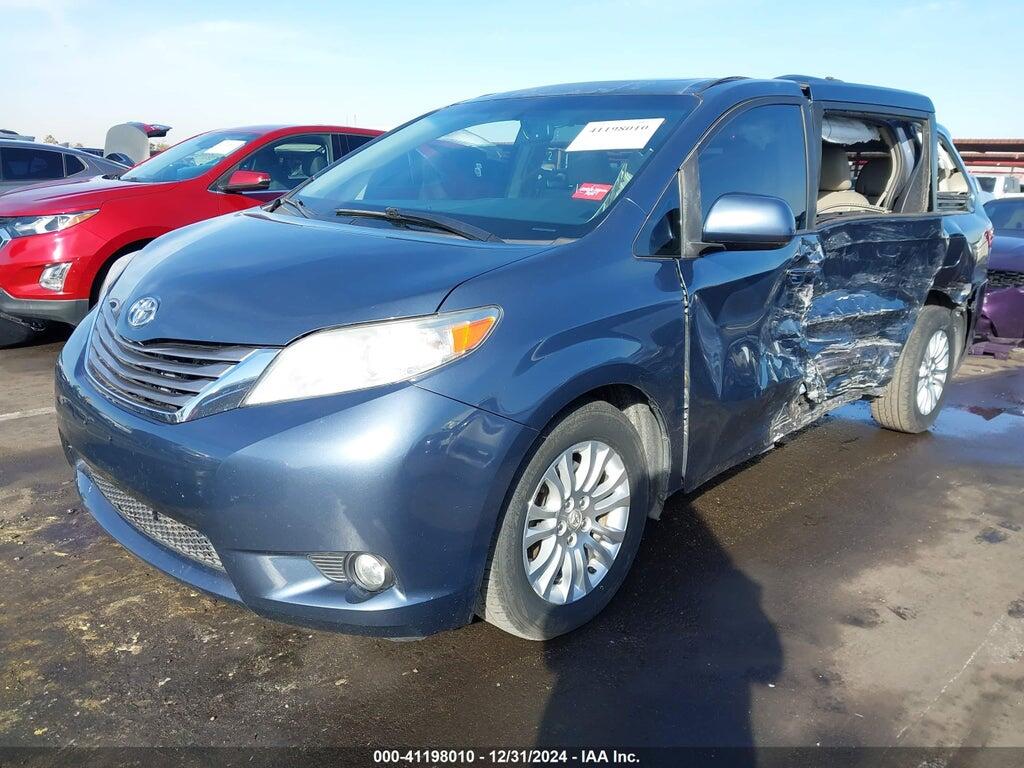 5TDYZ3DCXHS851407 2017 TOYOTA SIENNA photo no. 2