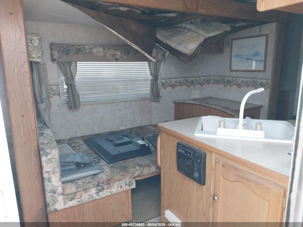 4YDT2692X4C113857 2004 KEYSTONE RV SPRINGDALE TRAVEL TRAILER photo no. 5