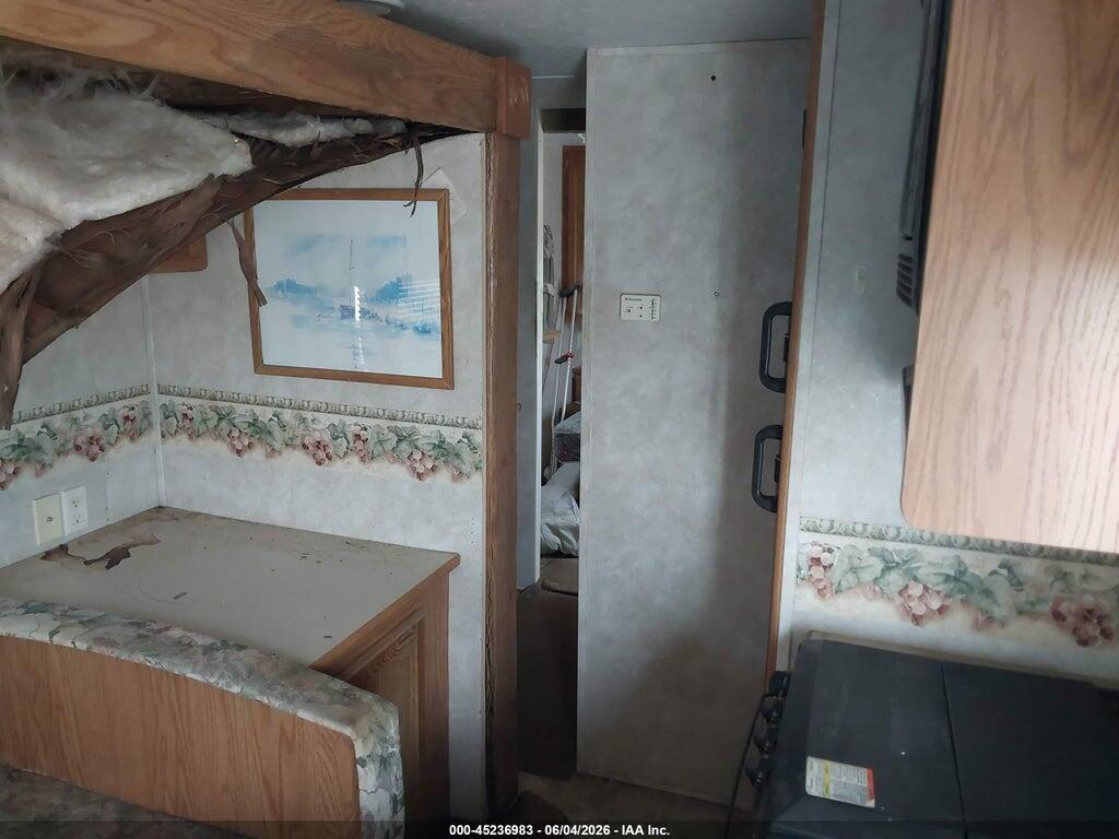 4YDT2692X4C113857 2004 KEYSTONE RV SPRINGDALE TRAVEL TRAILER photo no. 8