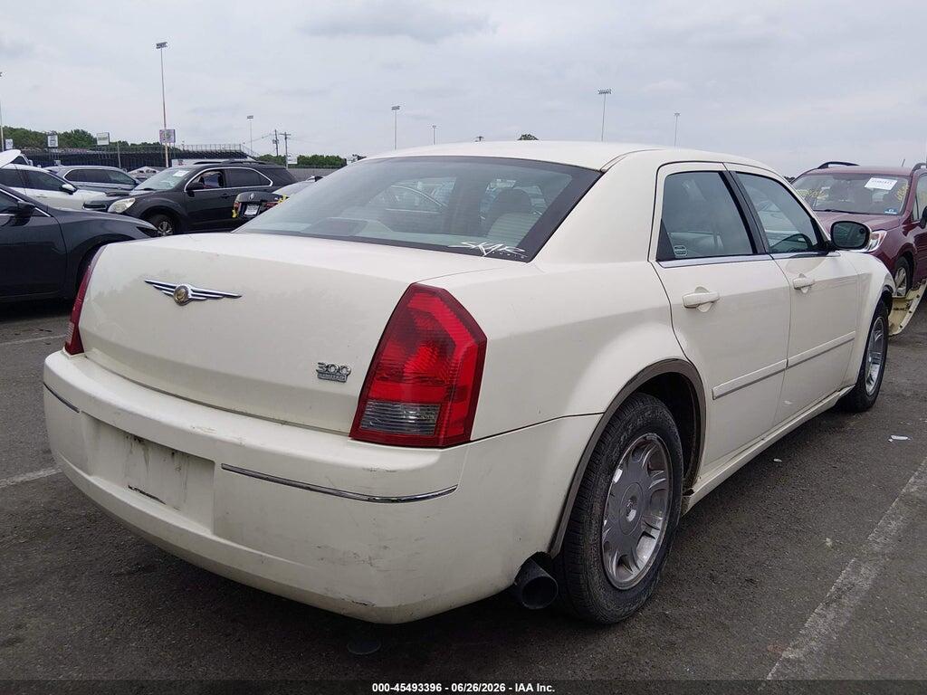 2C3JA53G75H688383 2005 CHRYSLER 300 photo no. 4