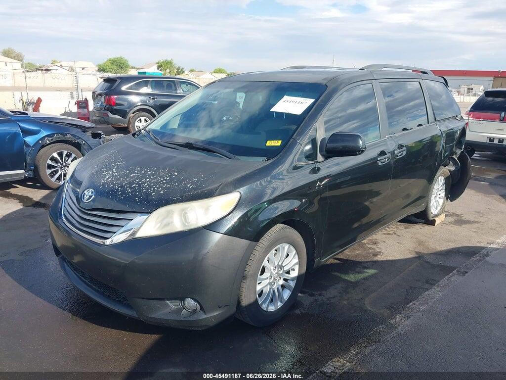 5TDYK3DC7BS112006 2011 TOYOTA SIENNA photo no. 2