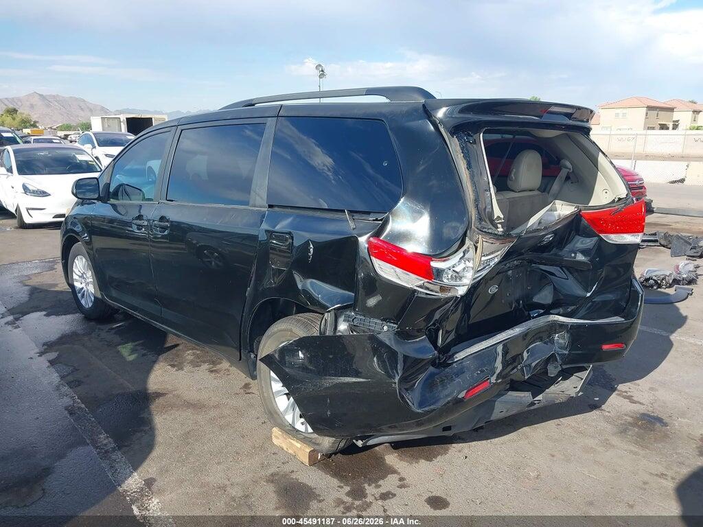 5TDYK3DC7BS112006 2011 TOYOTA SIENNA photo no. 3