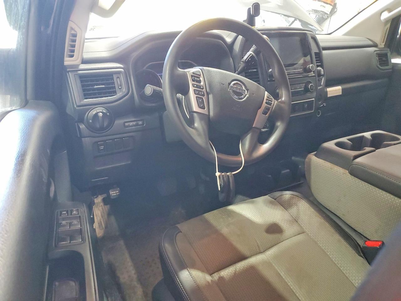 2020 NISSAN TITAN S — Фото 8 из 12