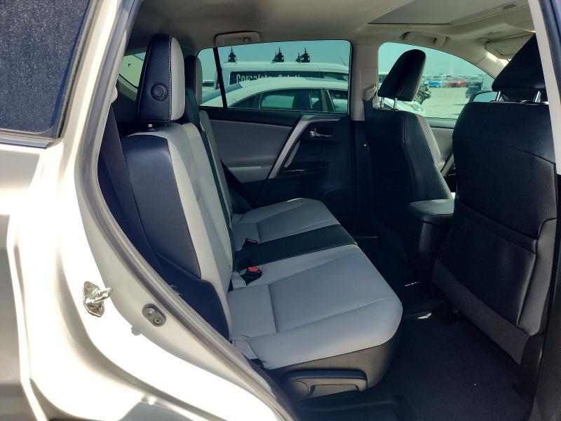2T3YFREV2JW435819 2018 TOYOTA RAV4 photo no. 11