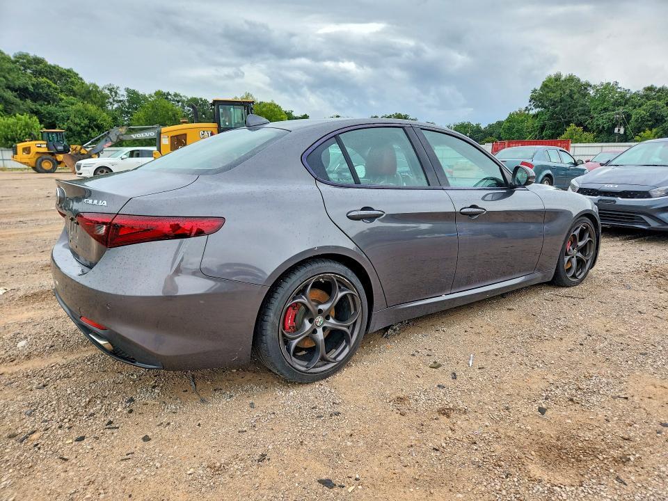 2018 ALFA ROMEO GIULIA TI — Фото 3 из 13