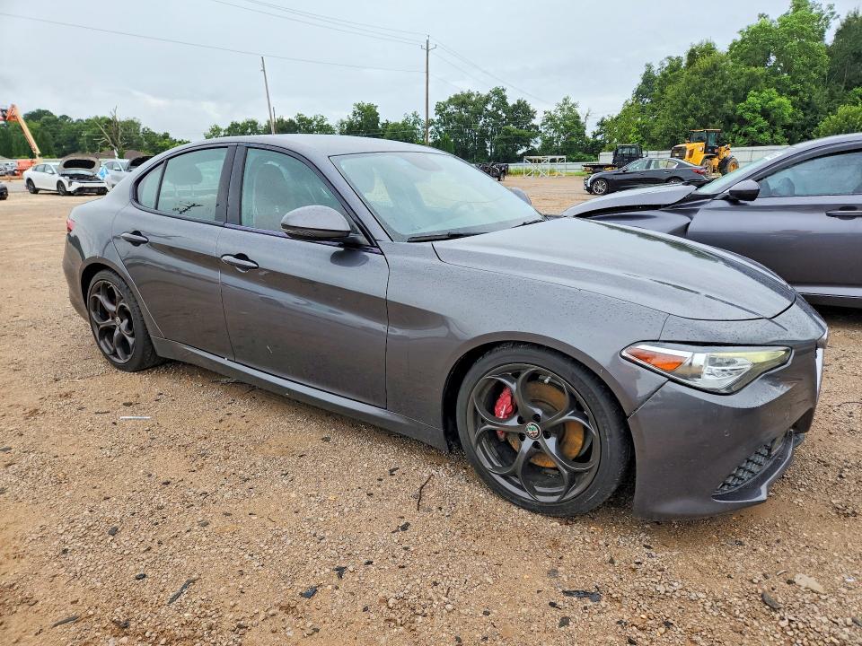 2018 ALFA ROMEO GIULIA TI — Фото 4 из 13