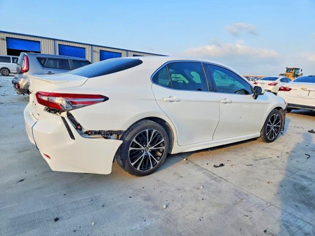 2018 TOYOTA CAMRY SE — Фото 3 из 13