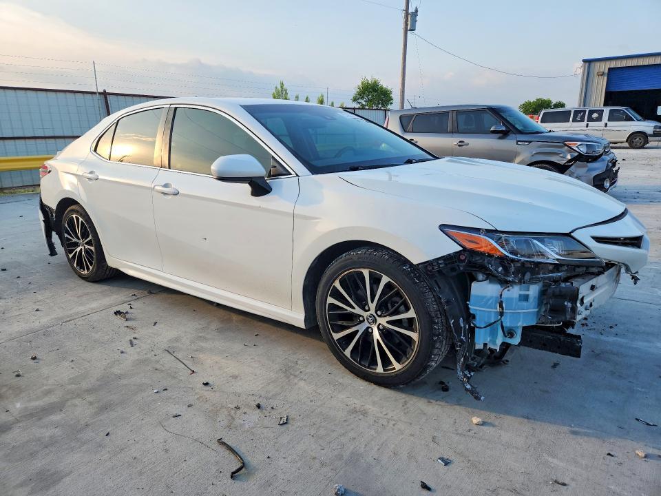 2018 TOYOTA CAMRY SE — Фото 4 из 13