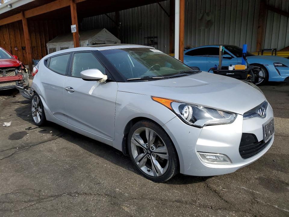 2017 HYUNDAI VELOSTER VALUE EDITION — Фото 4 из 13