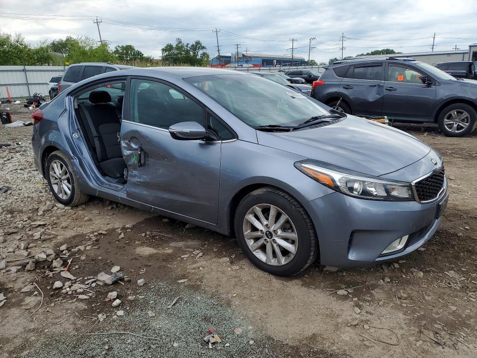 3KPFL4A72HE144219 2017 KIA FORTE photo no. 4