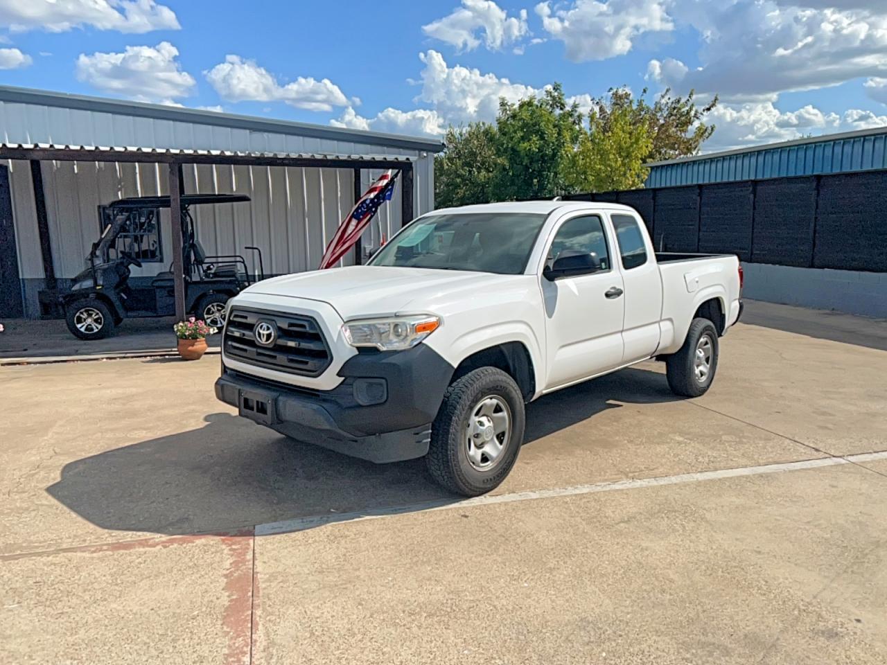 2017 TOYOTA TACOMA SR — Фото 2 из 10