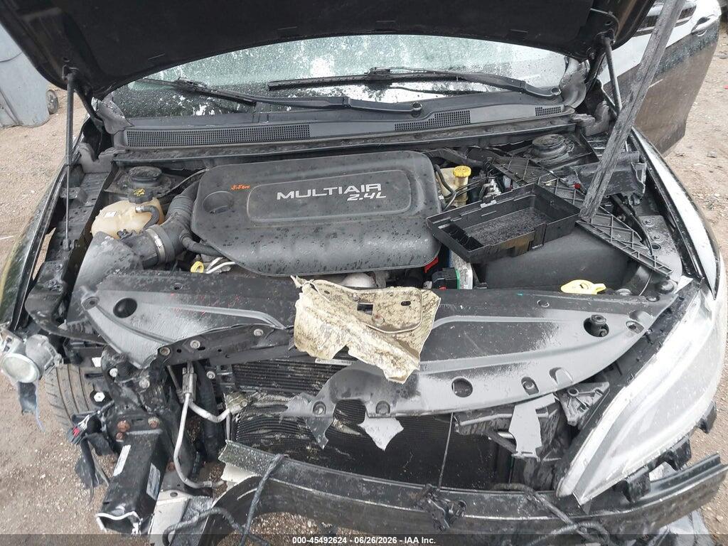 1C3CCCCB0GN147245 2016 CHRYSLER 200 photo no. 10