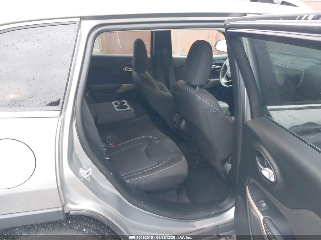 1C4PJLCB3HW596272 2017 JEEP CHEROKEE photo no. 8