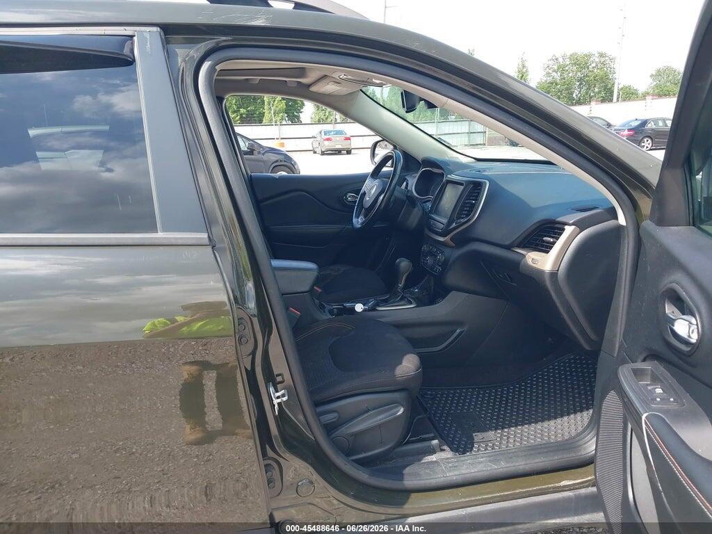 1C4PJMCS5HW509672 2017 JEEP CHEROKEE photo no. 5