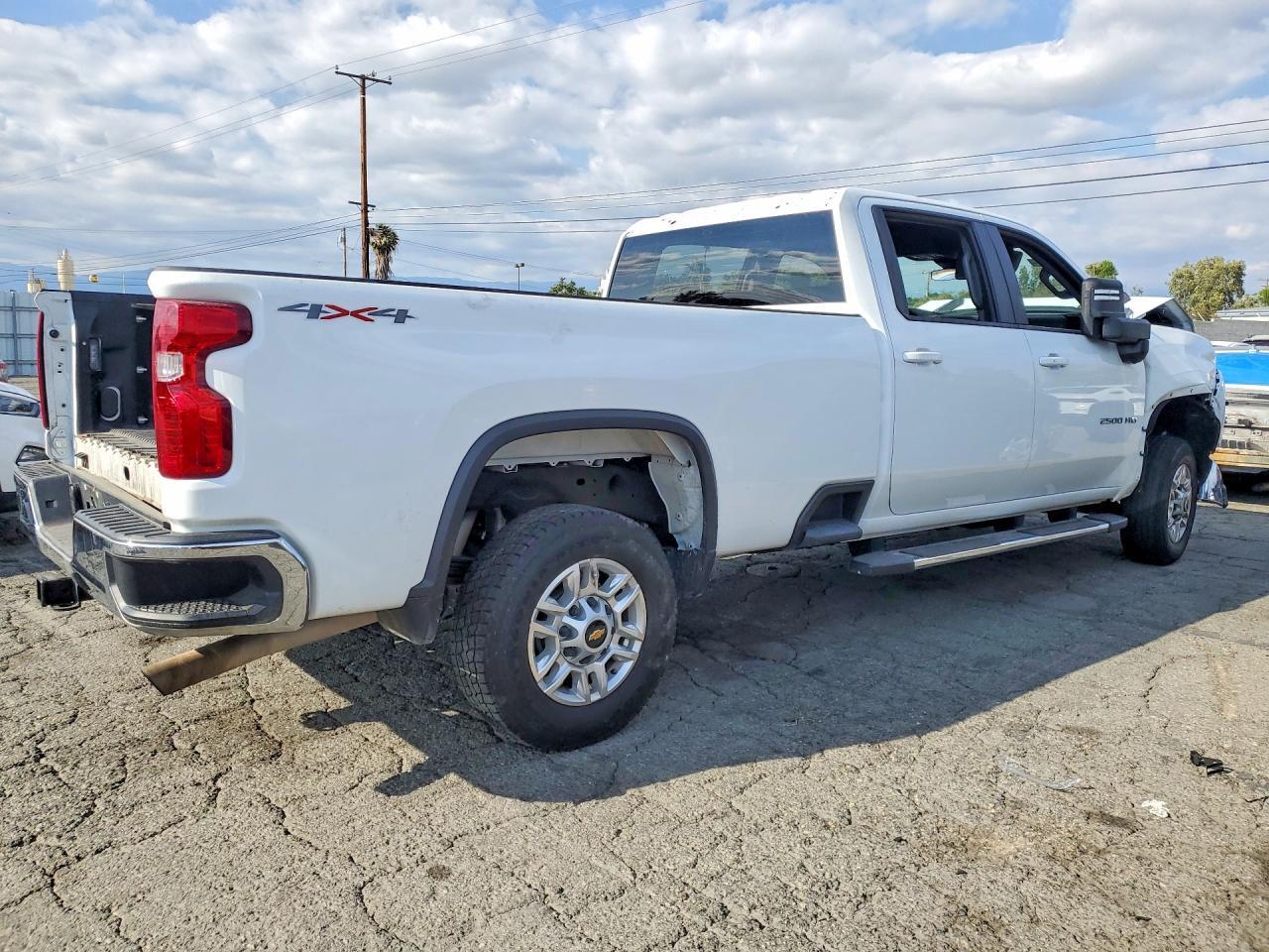 2025 CHEVROLET SILVERADO K2500 HEAVY DUTY LT — Фото 3 из 12