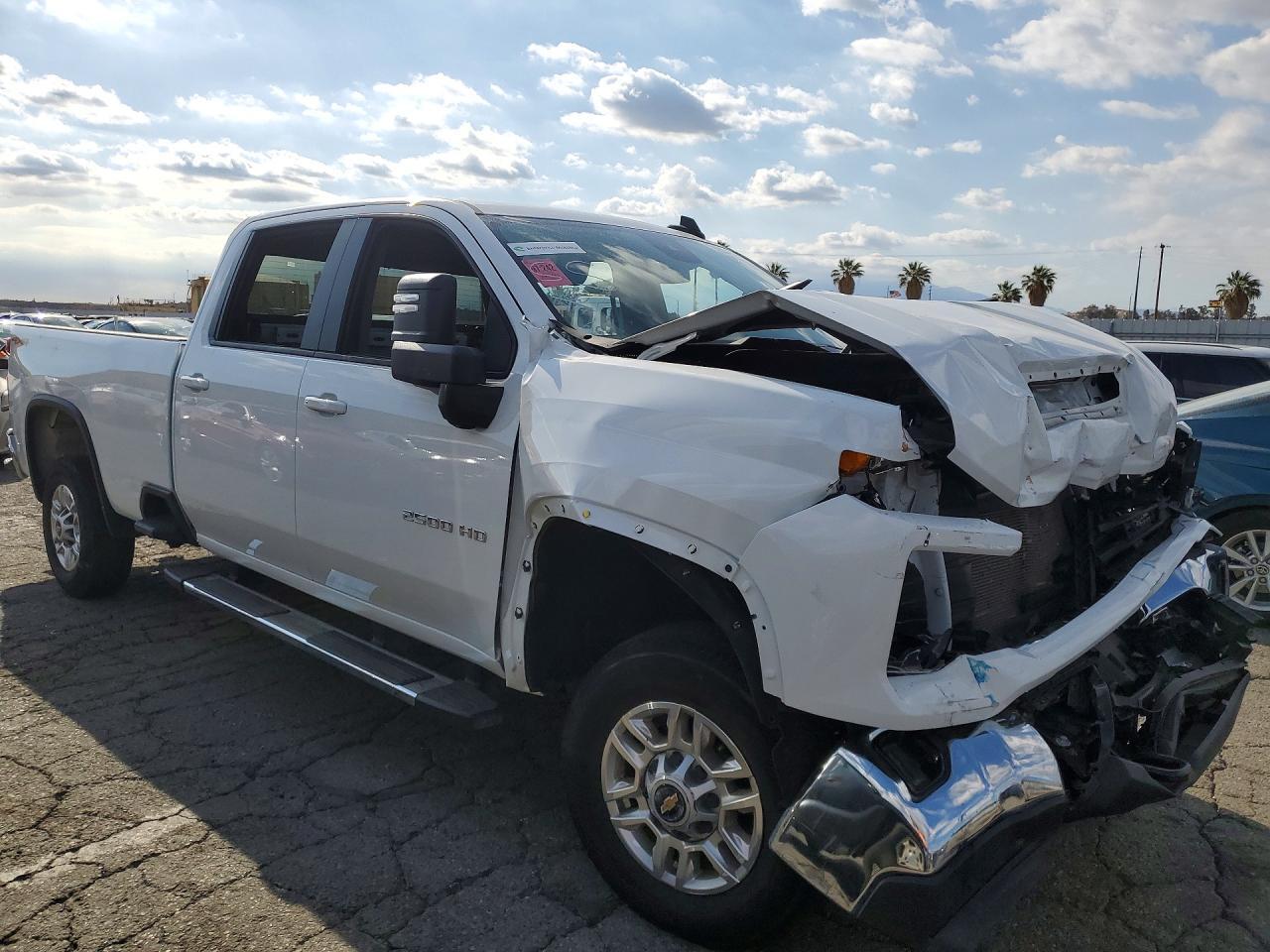 2025 CHEVROLET SILVERADO K2500 HEAVY DUTY LT — Фото 4 из 12