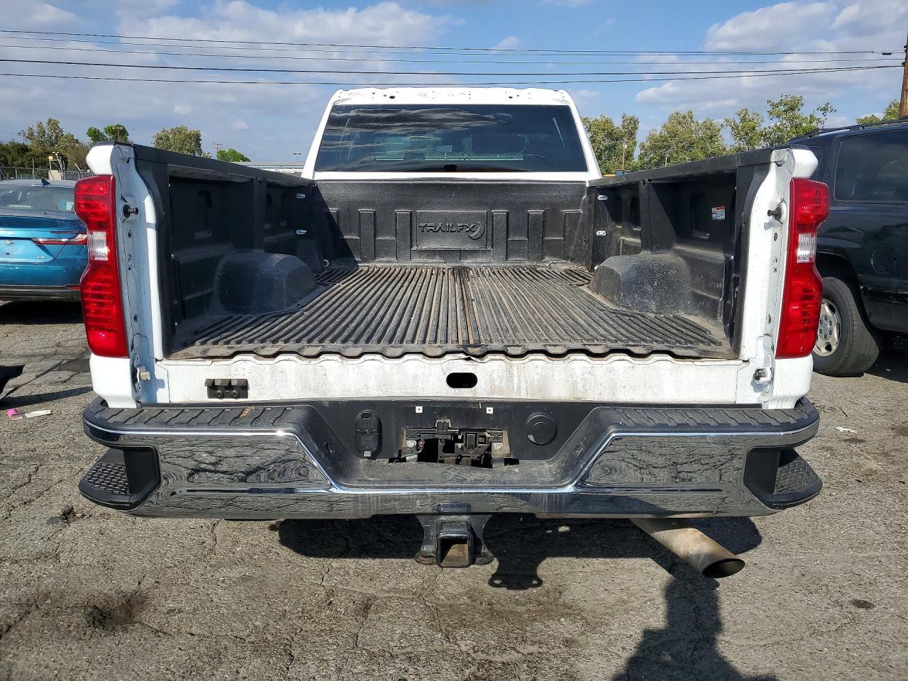 2025 CHEVROLET SILVERADO K2500 HEAVY DUTY LT — Фото 6 из 12