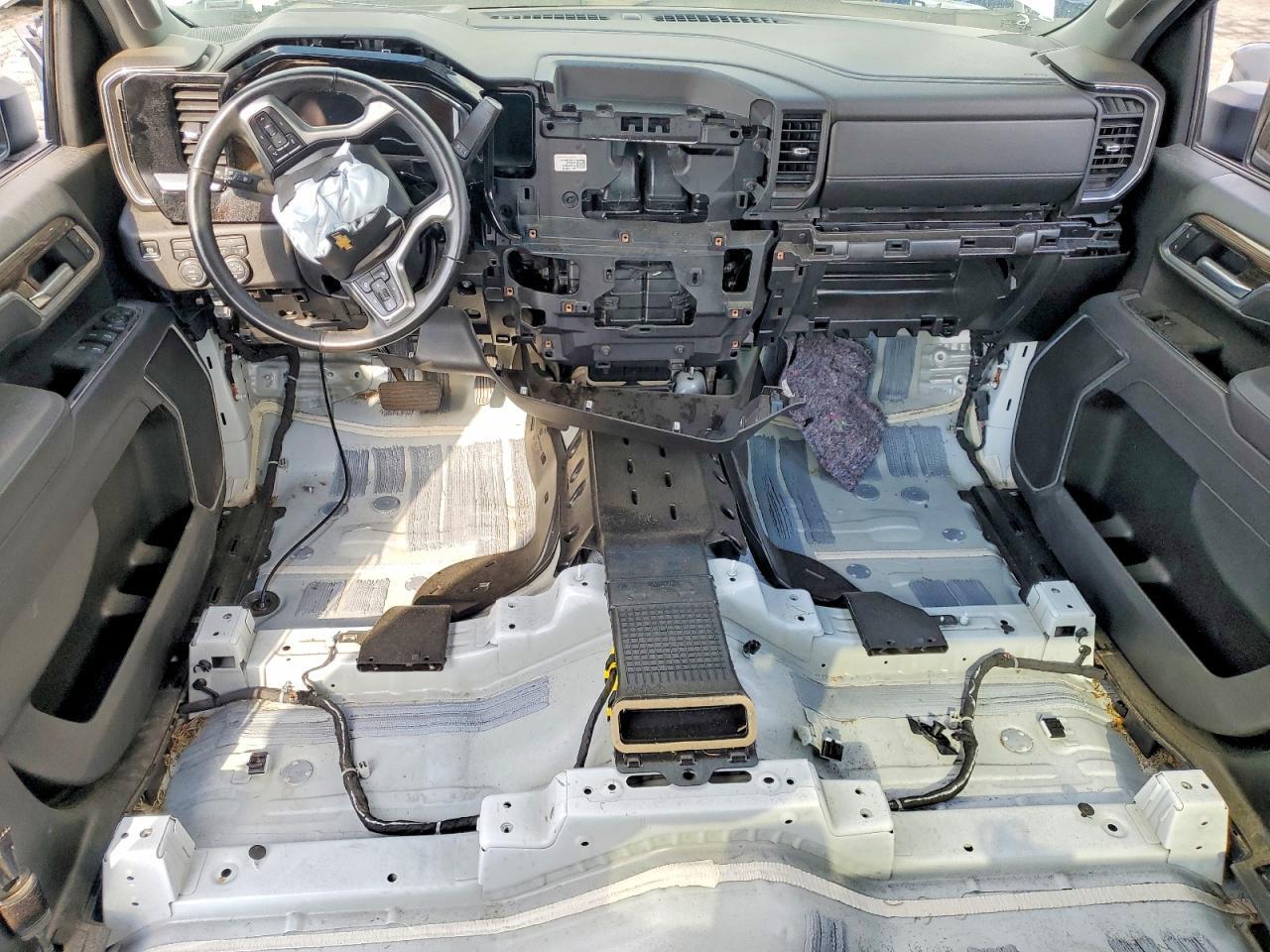 2025 CHEVROLET SILVERADO K2500 HEAVY DUTY LT — Фото 8 из 12