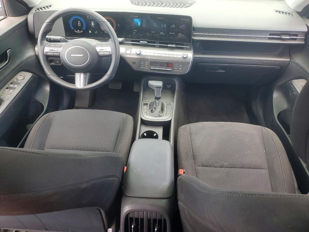 2025 HYUNDAI KONA SEL — Фото 8 из 13