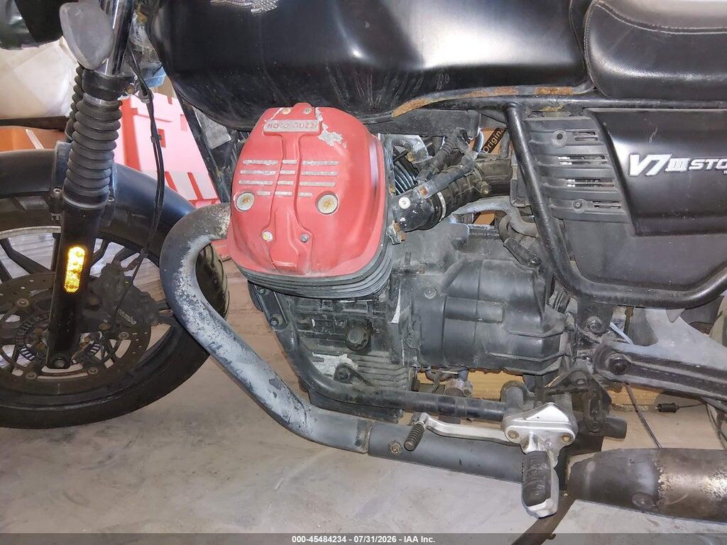 ZGULDU003HM000195 2017 MOTO GUZZI V7 III photo no. 9